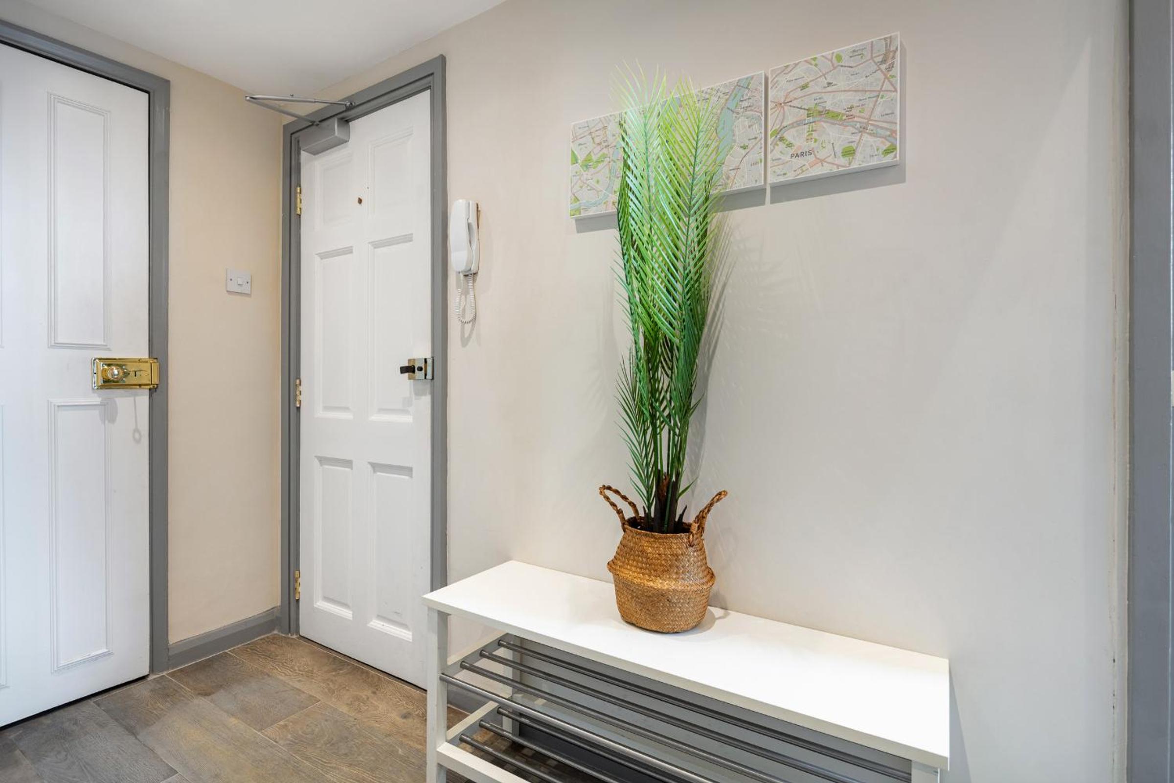 5A - Bright and Airy 2 Bedroom Apartment - Close to Central