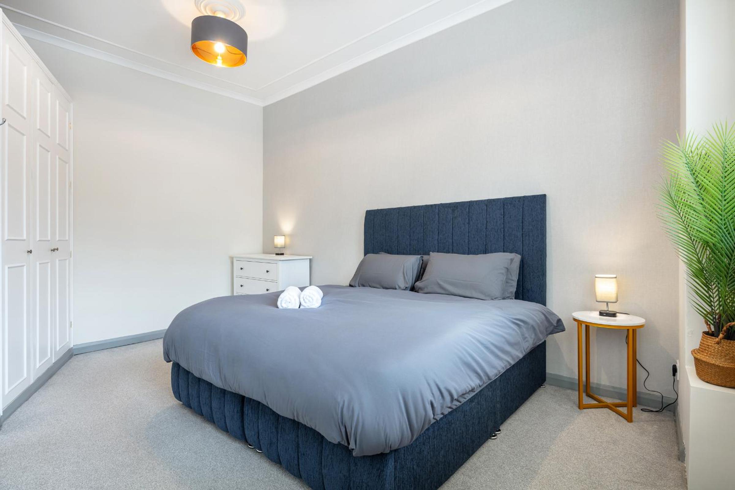 5A - Bright and Airy 2 Bedroom Apartment - Close to Central