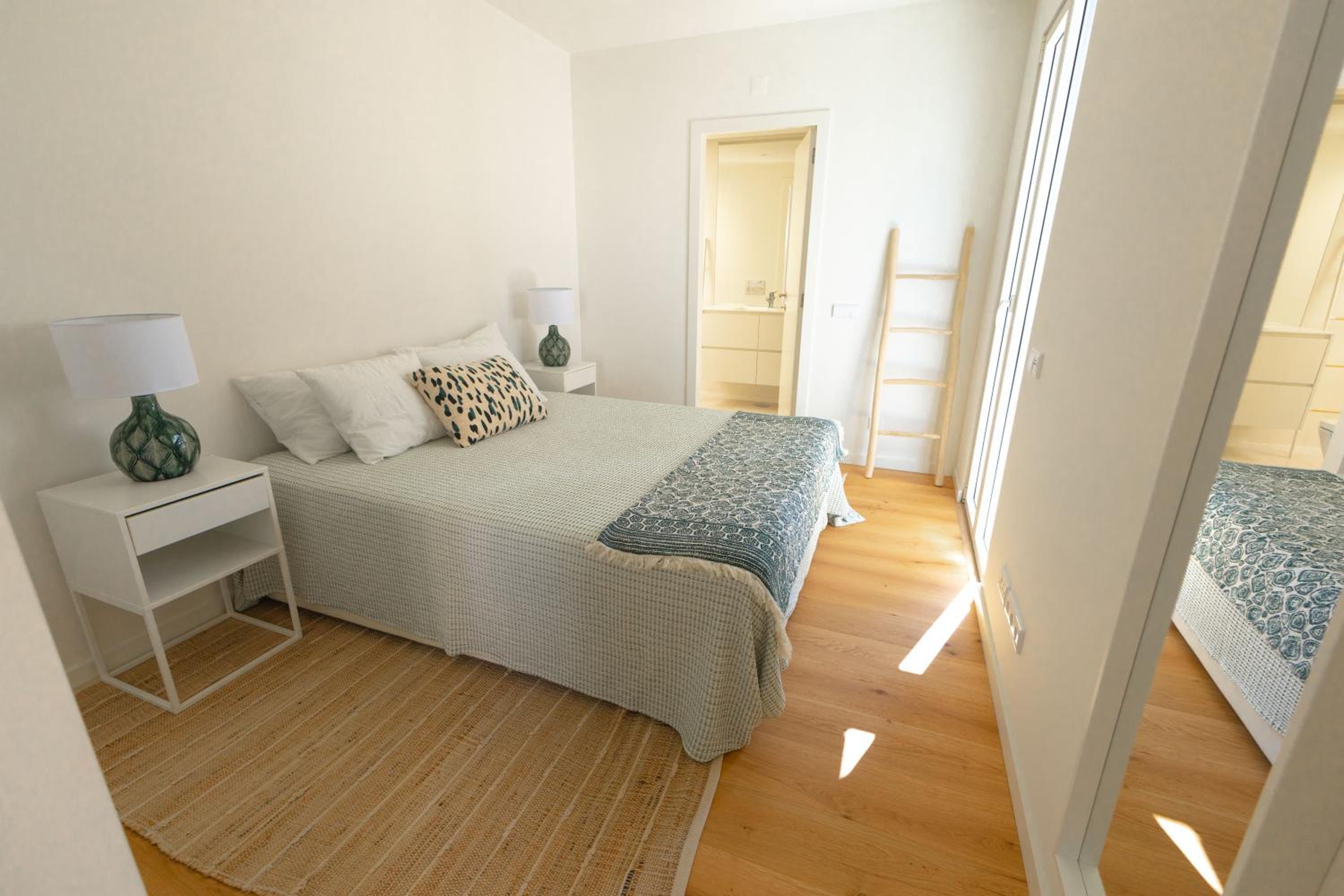 3BR Family Apt w- Private balcony, Pool & Free Parking view 4