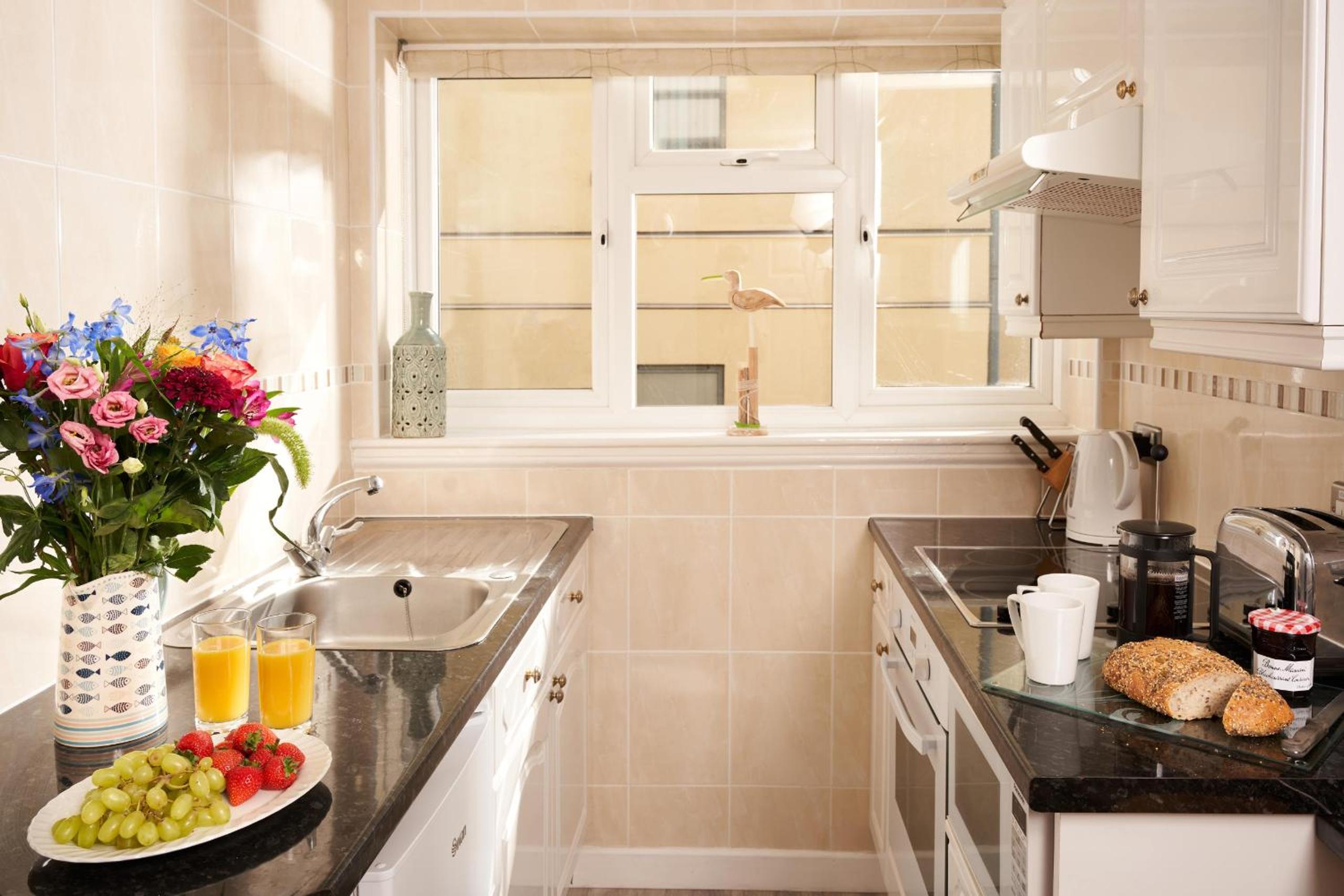 Bayfort Sea Studio - Comfortable Couples Retreat with Stunning Coastal Views view 5