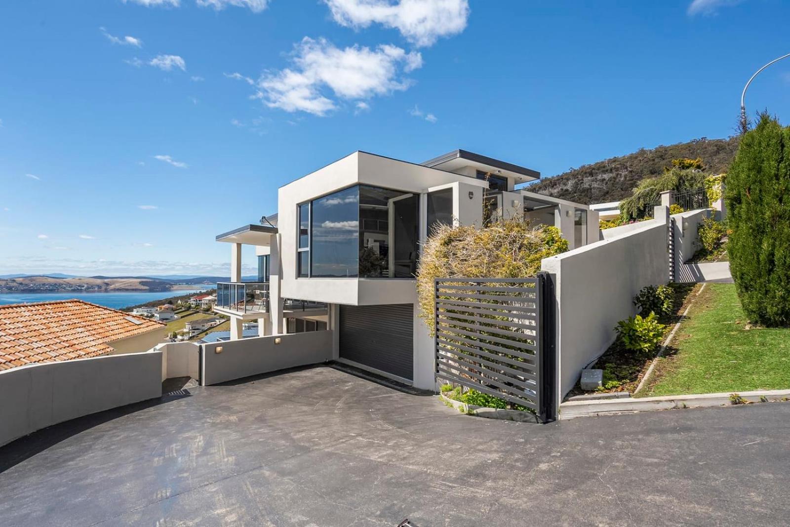 The View Sandy Bay 5 bedroom