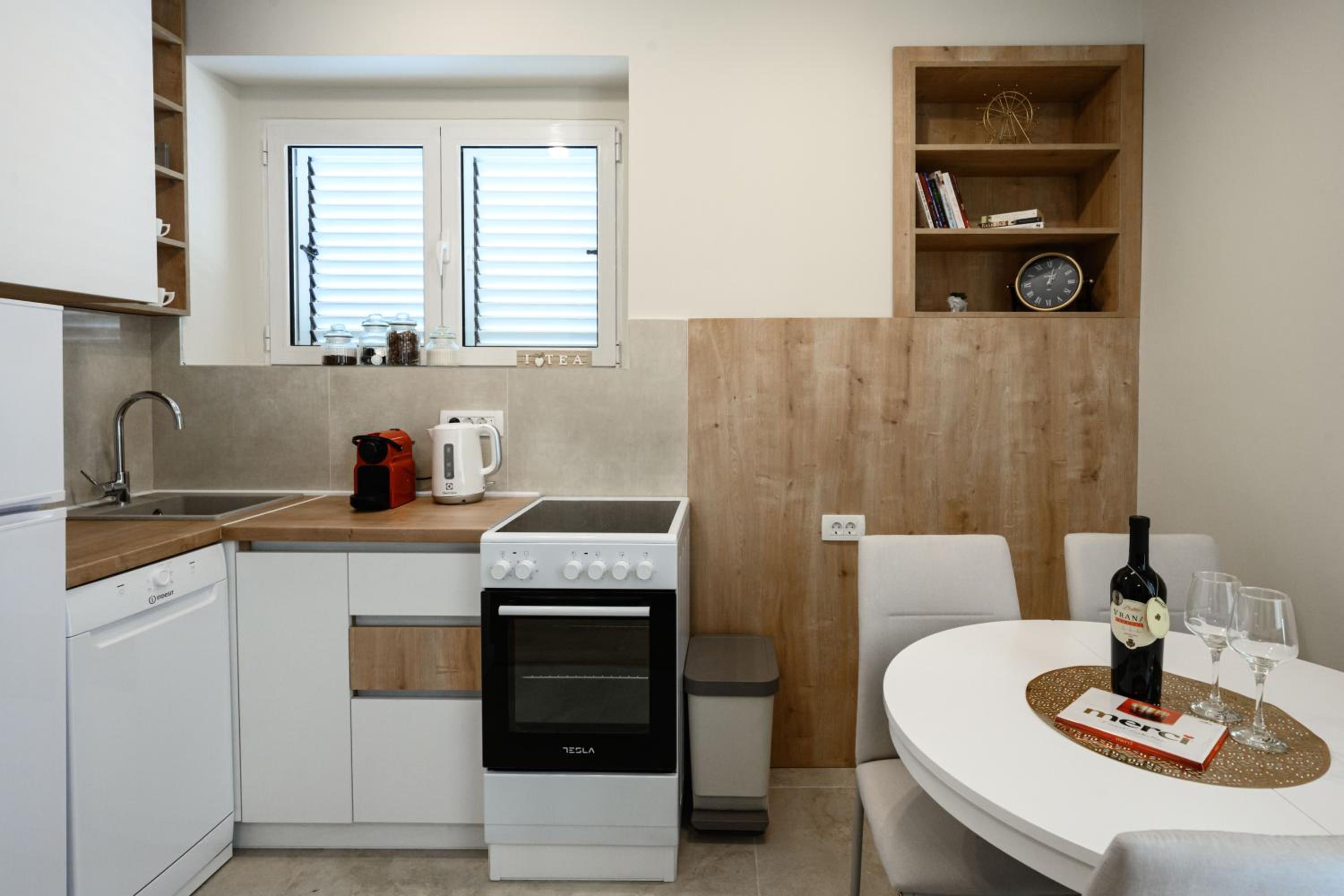 Lux Apartment 88 view 3