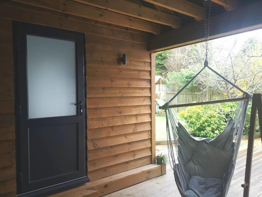 Stylish apartment in Horsham with parking and own entrance