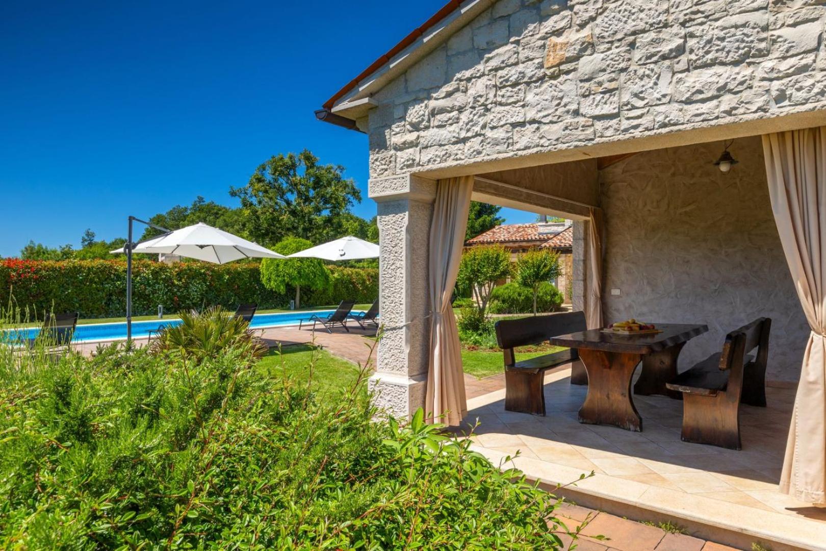 Rustic villa Stancija Martina with pool in Tinjan view 3