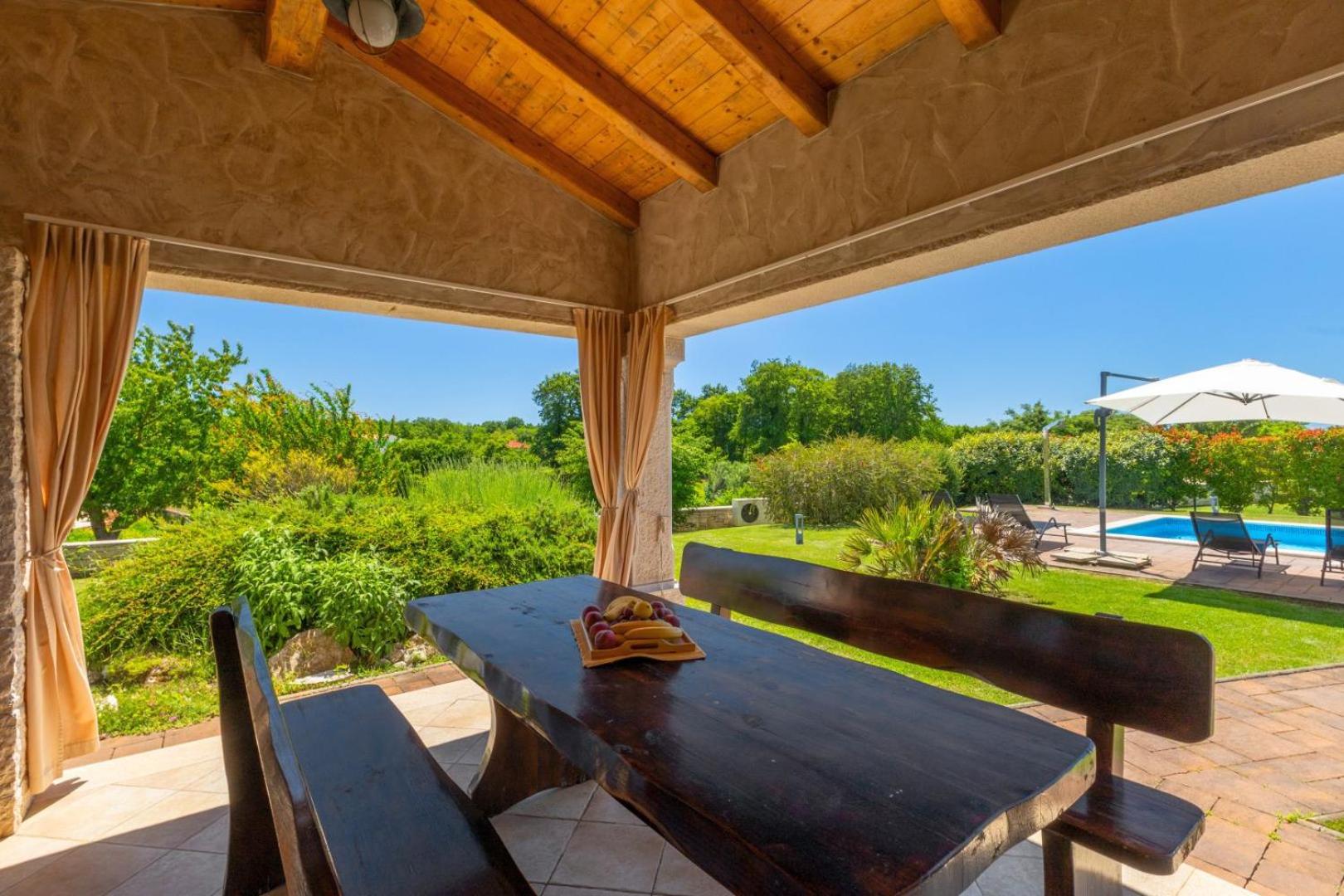 Rustic villa Stancija Martina with pool in Tinjan view 4