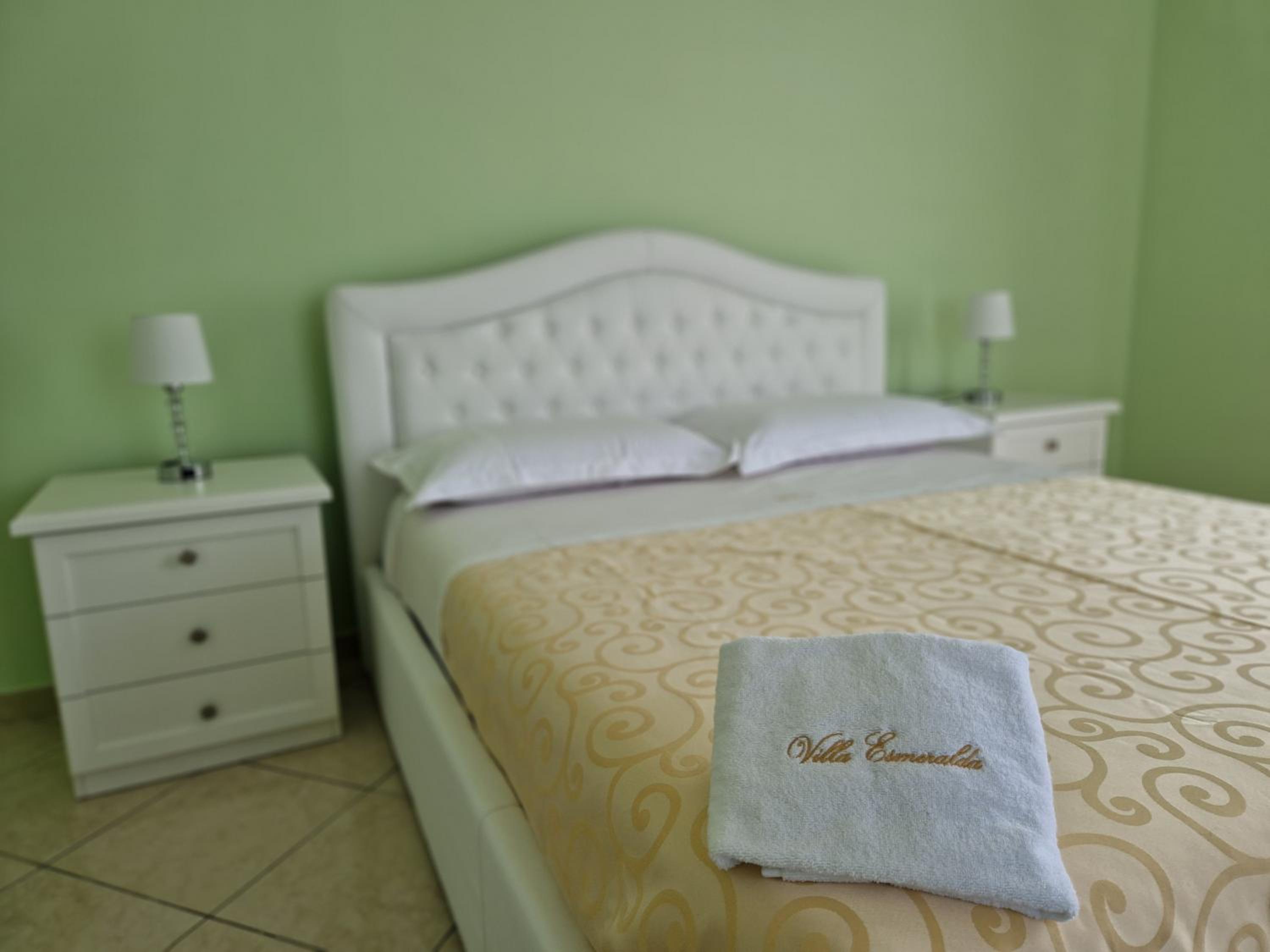 VILLA ESMERALDA
