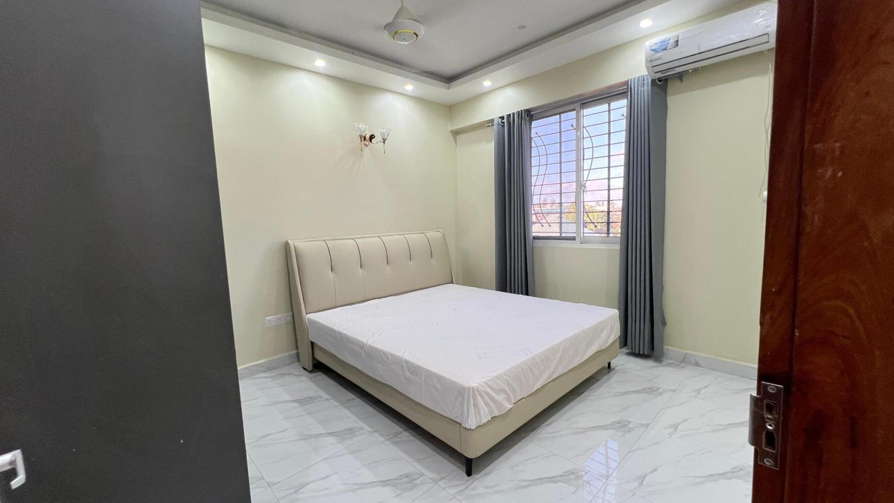 Elite Apartment Banana view 5
