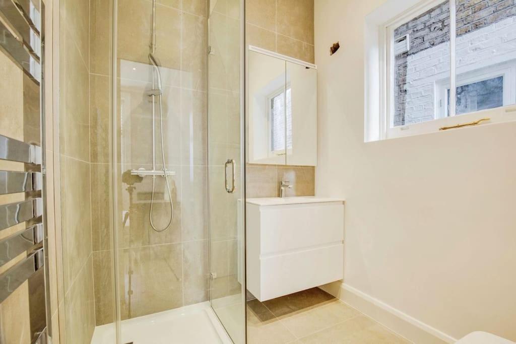 Luxury 2-Bed Flat with Garden in Hampstead Mansion