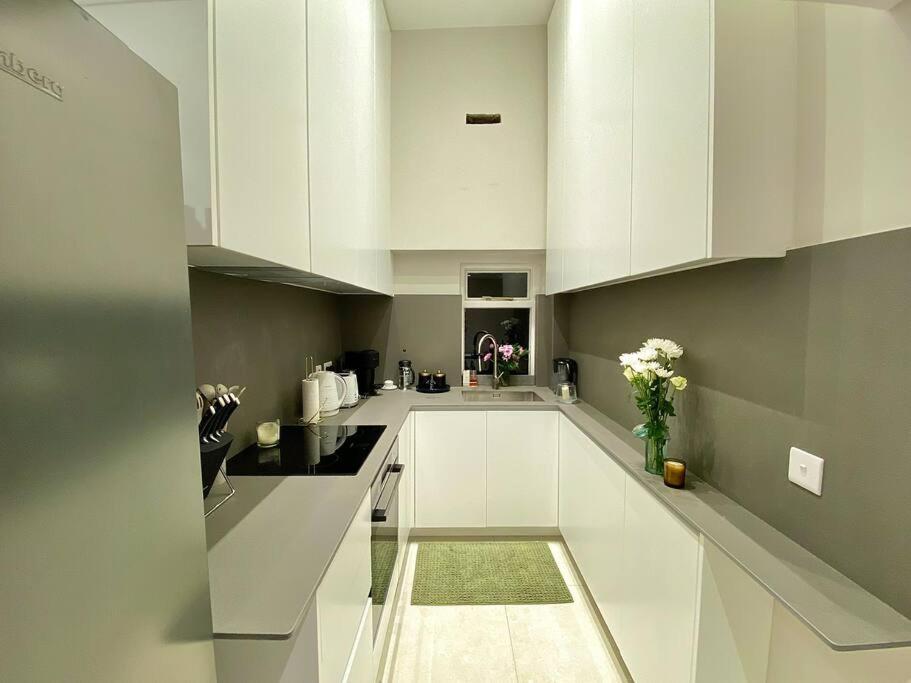 Luxury 2-Bed Flat with Garden in Hampstead Mansion