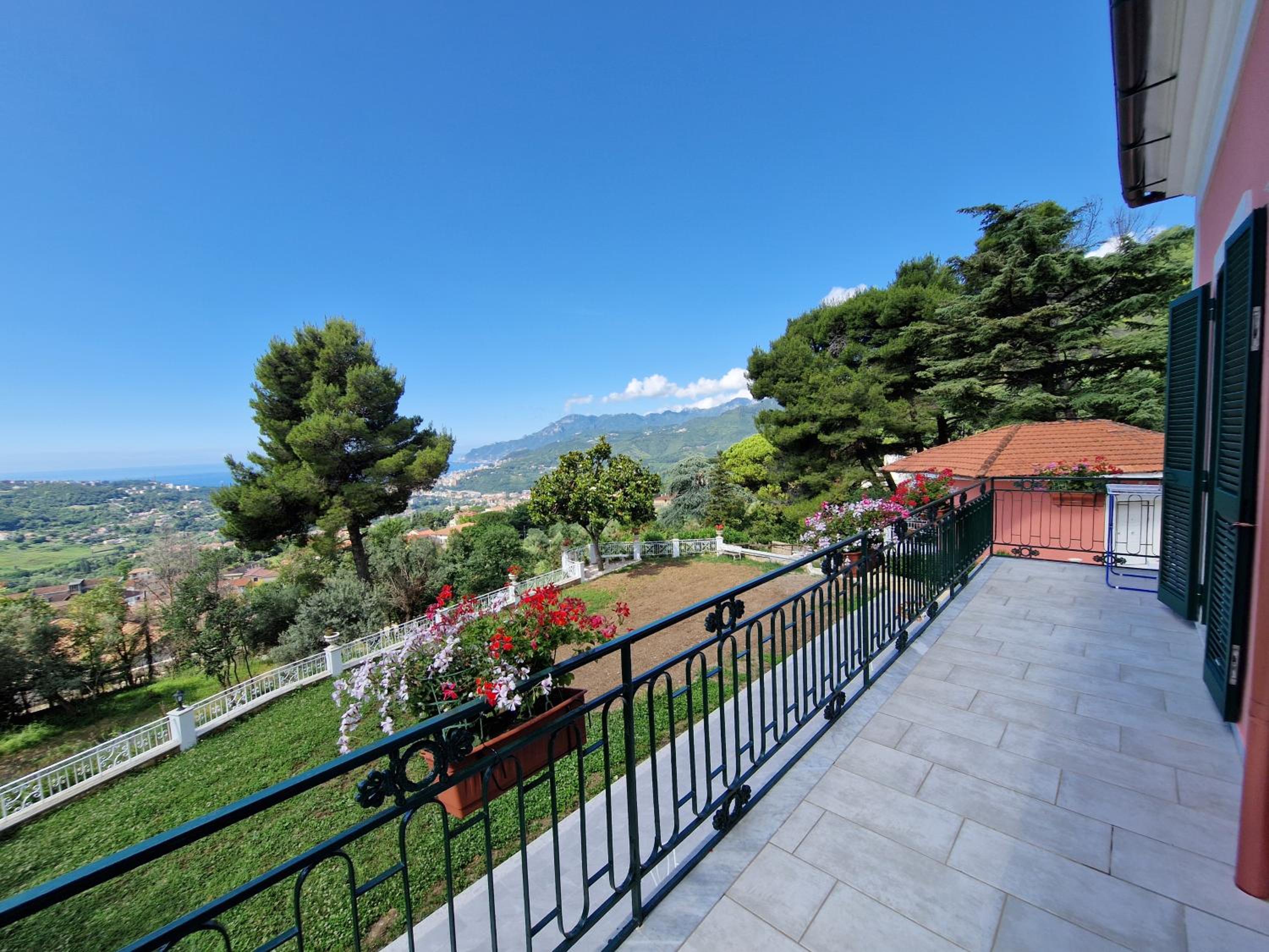 VILLA ESMERALDA