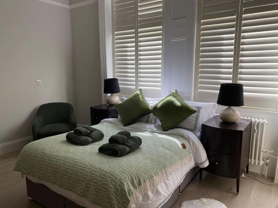 Luxury 2-Bed Flat with Garden in Hampstead Mansion
