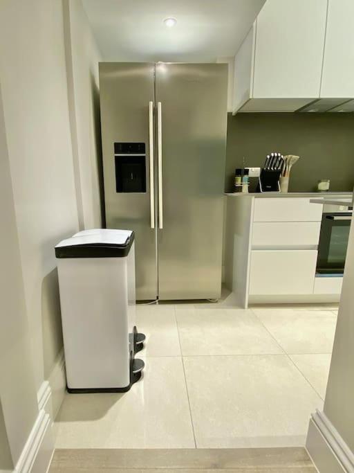 Luxury 2-Bed Flat with Garden in Hampstead Mansion