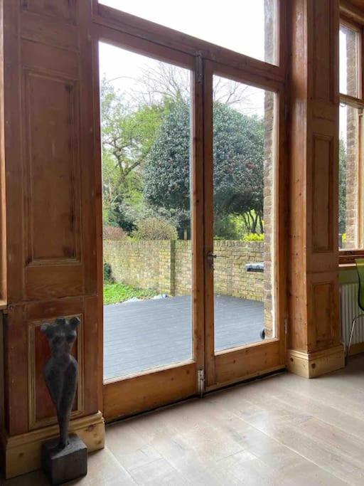 Luxury 2-Bed Flat with Garden in Hampstead Mansion