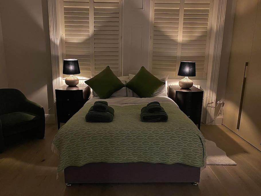 Luxury 2-Bed Flat with Garden in Hampstead Mansion