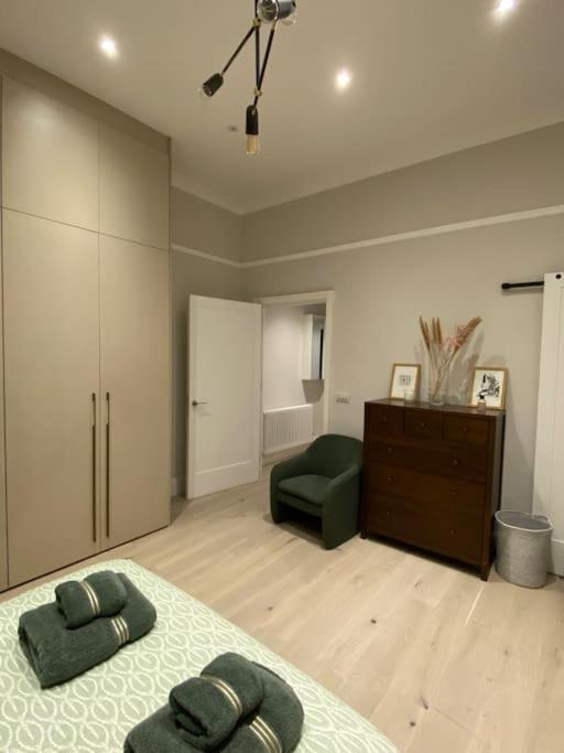 Luxury 2-Bed Flat with Garden in Hampstead Mansion