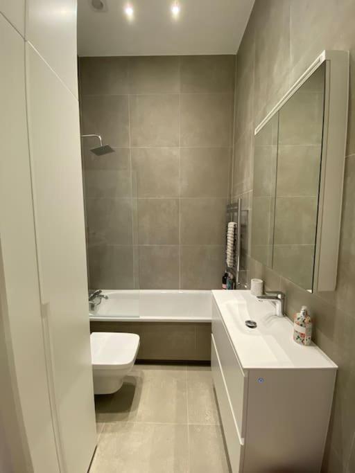 Luxury 2-Bed Flat with Garden in Hampstead Mansion