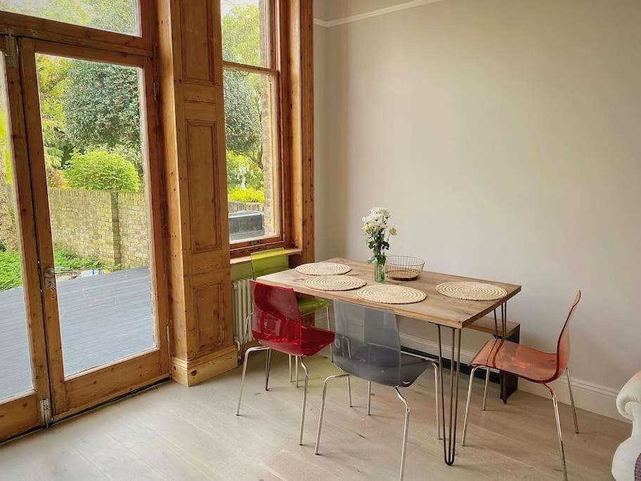 Luxury 2-Bed Flat with Garden in Hampstead Mansion