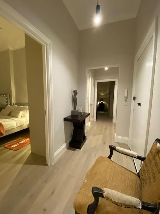 Luxury 2-Bed Flat with Garden in Hampstead Mansion