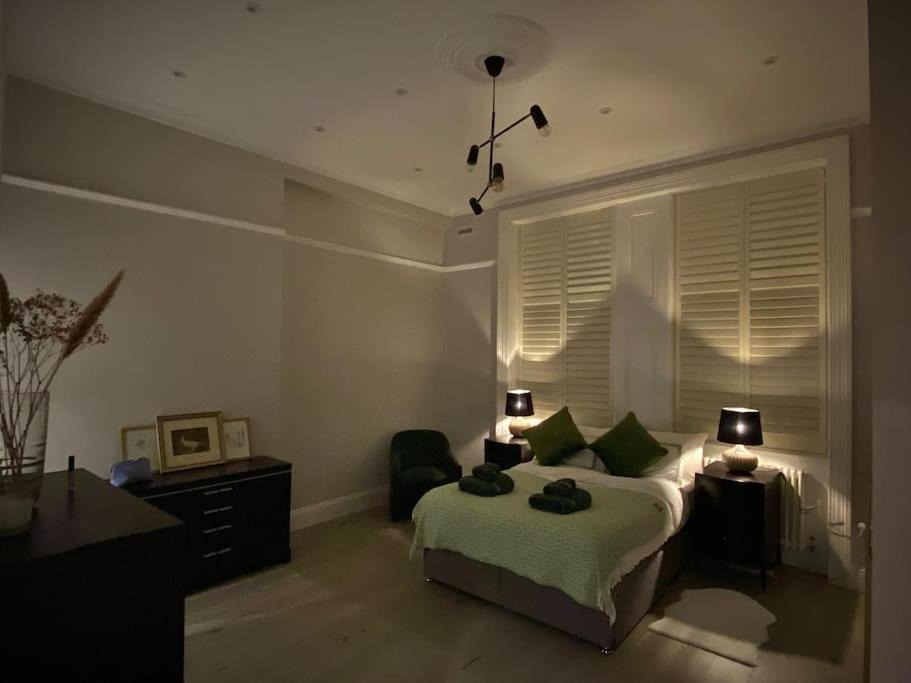 Luxury 2-Bed Flat with Garden in Hampstead Mansion