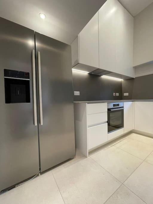 Luxury 2-Bed Flat with Garden in Hampstead Mansion