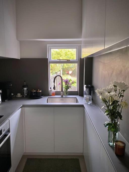 Luxury 2-Bed Flat with Garden in Hampstead Mansion