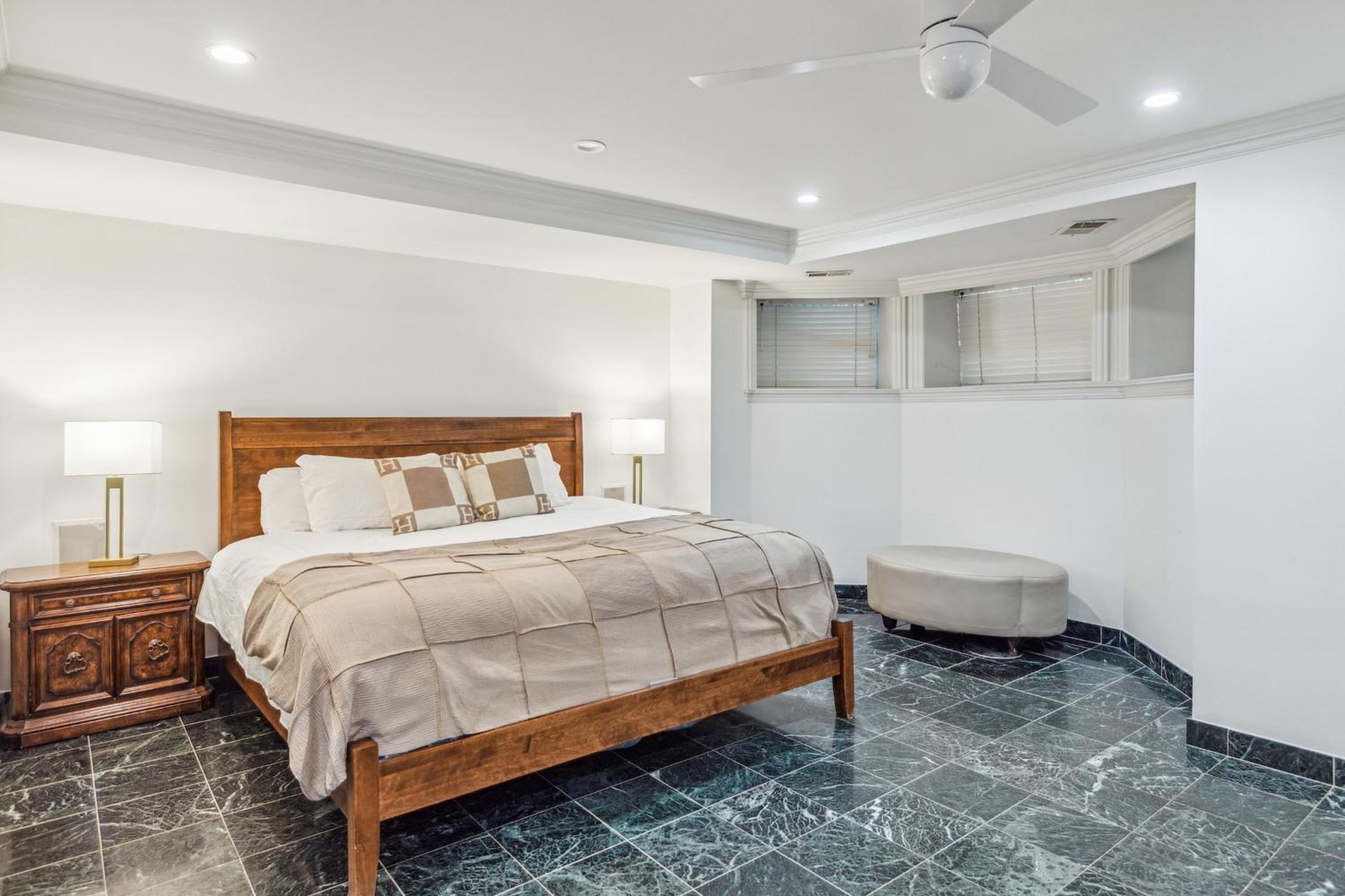 Gold Coast Villa next to Oak Street Beach view 3