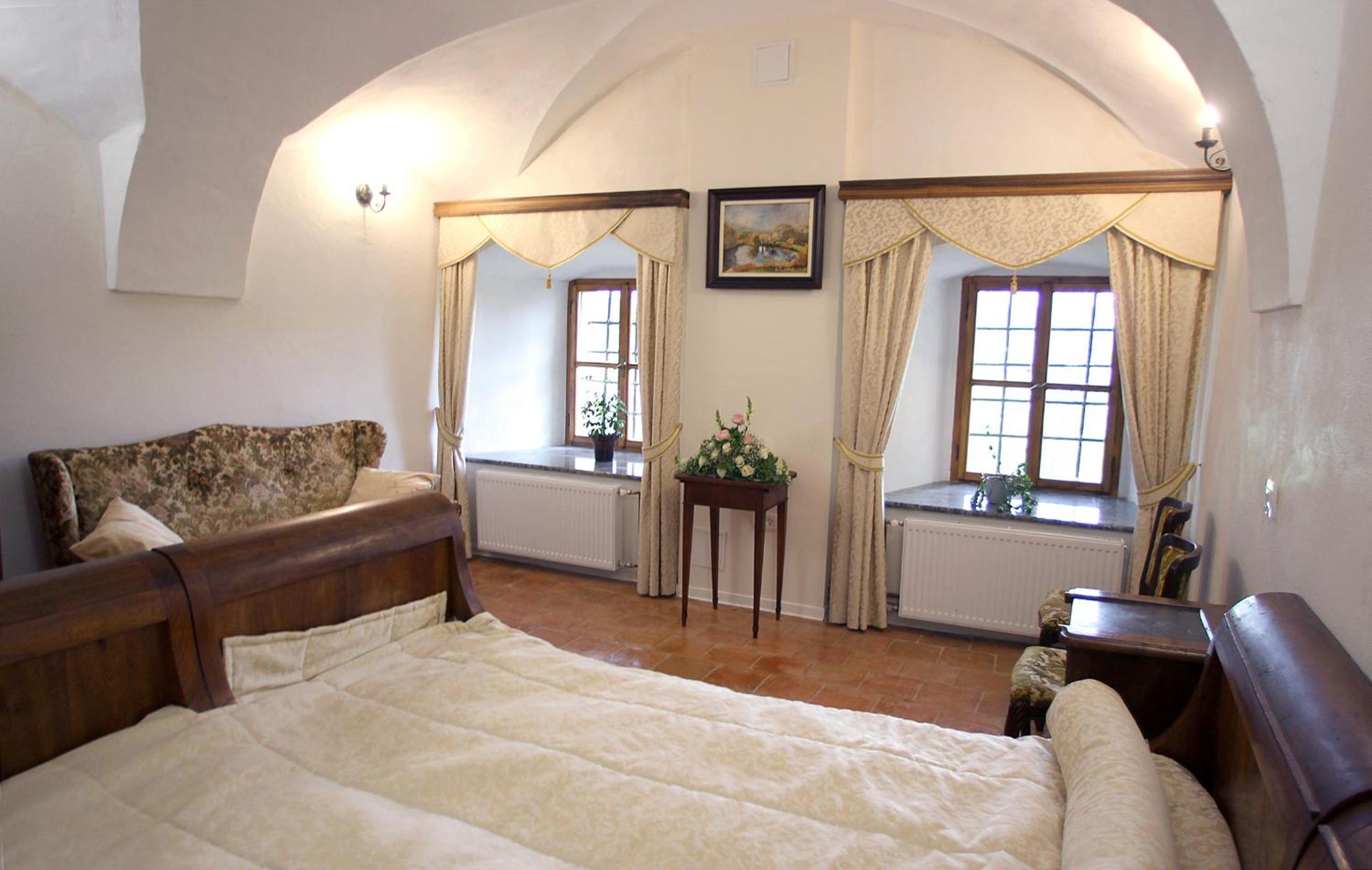 Grad Tuštanj view 2