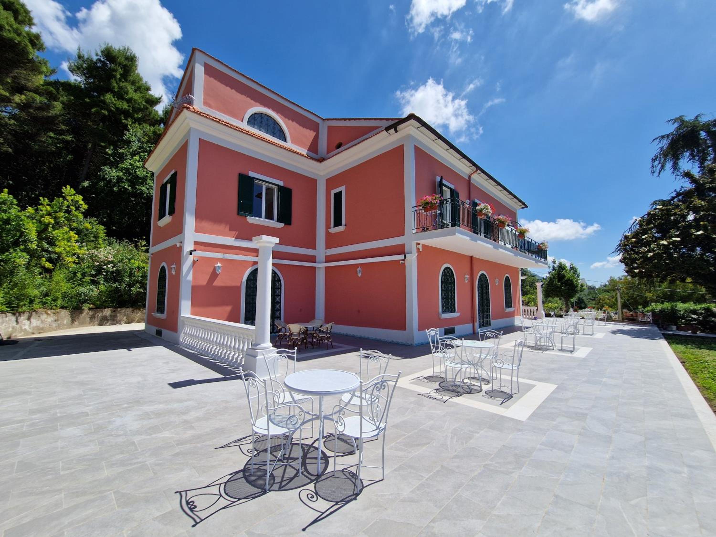 VILLA ESMERALDA
