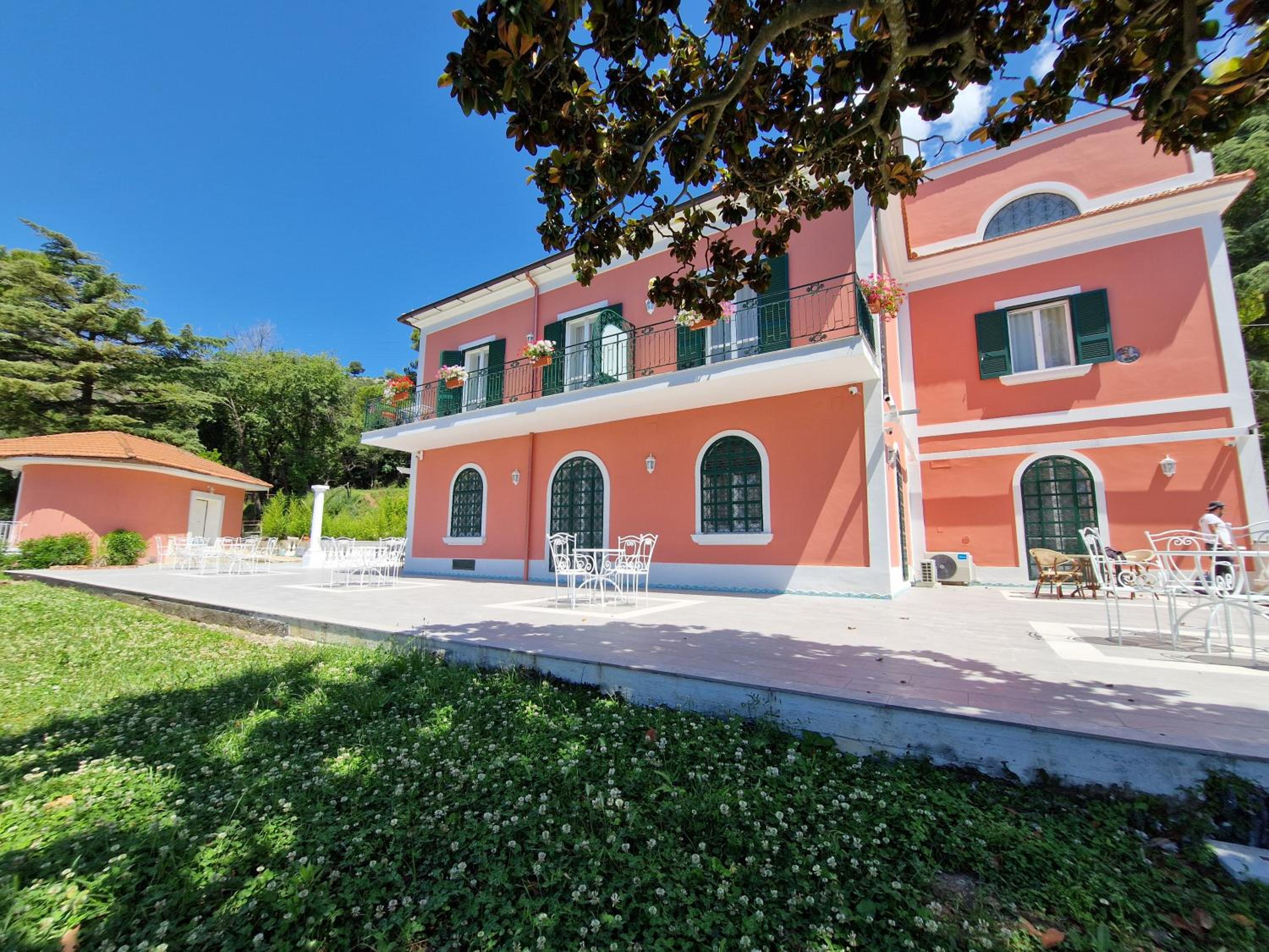 VILLA ESMERALDA