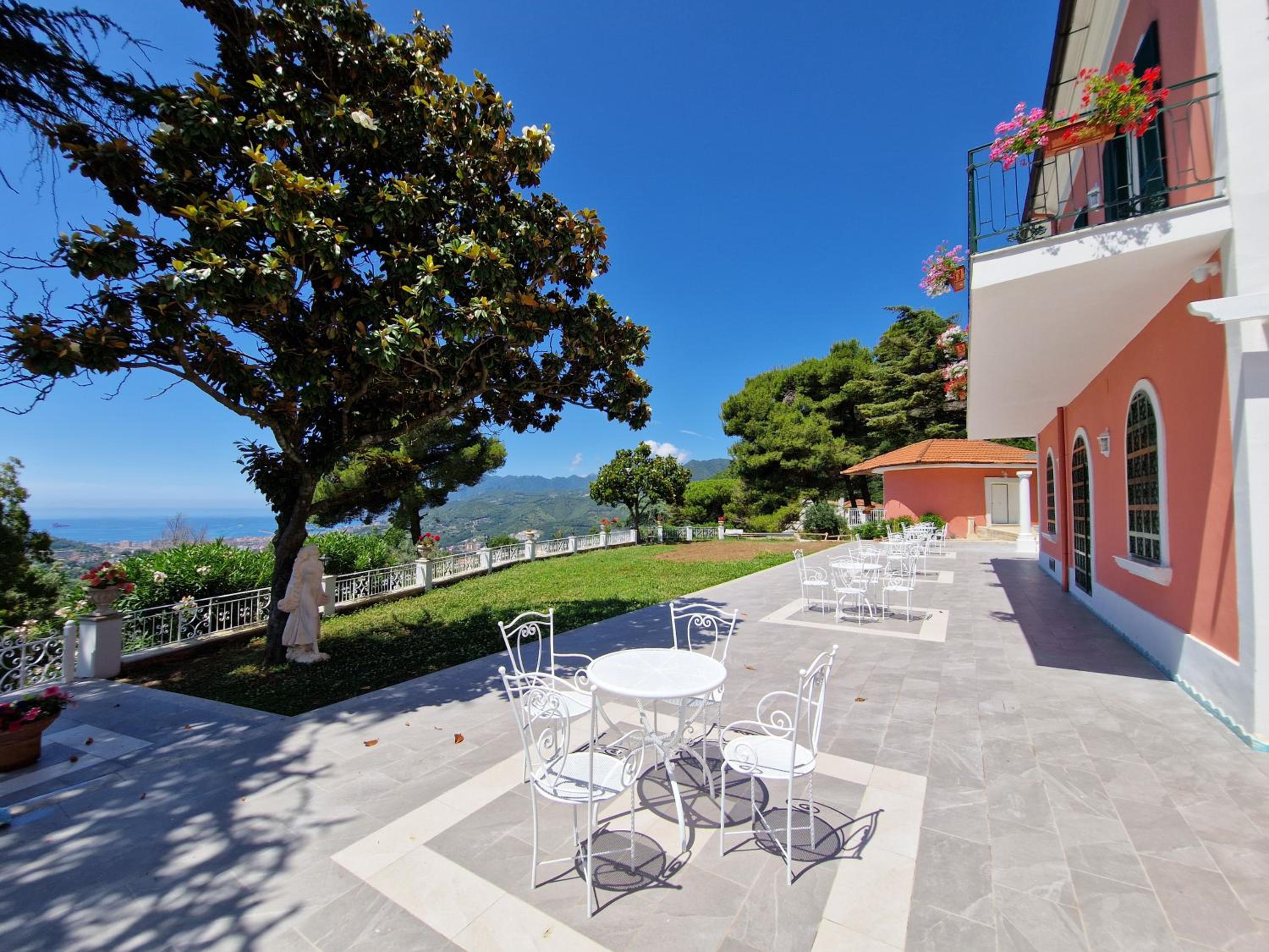 VILLA ESMERALDA