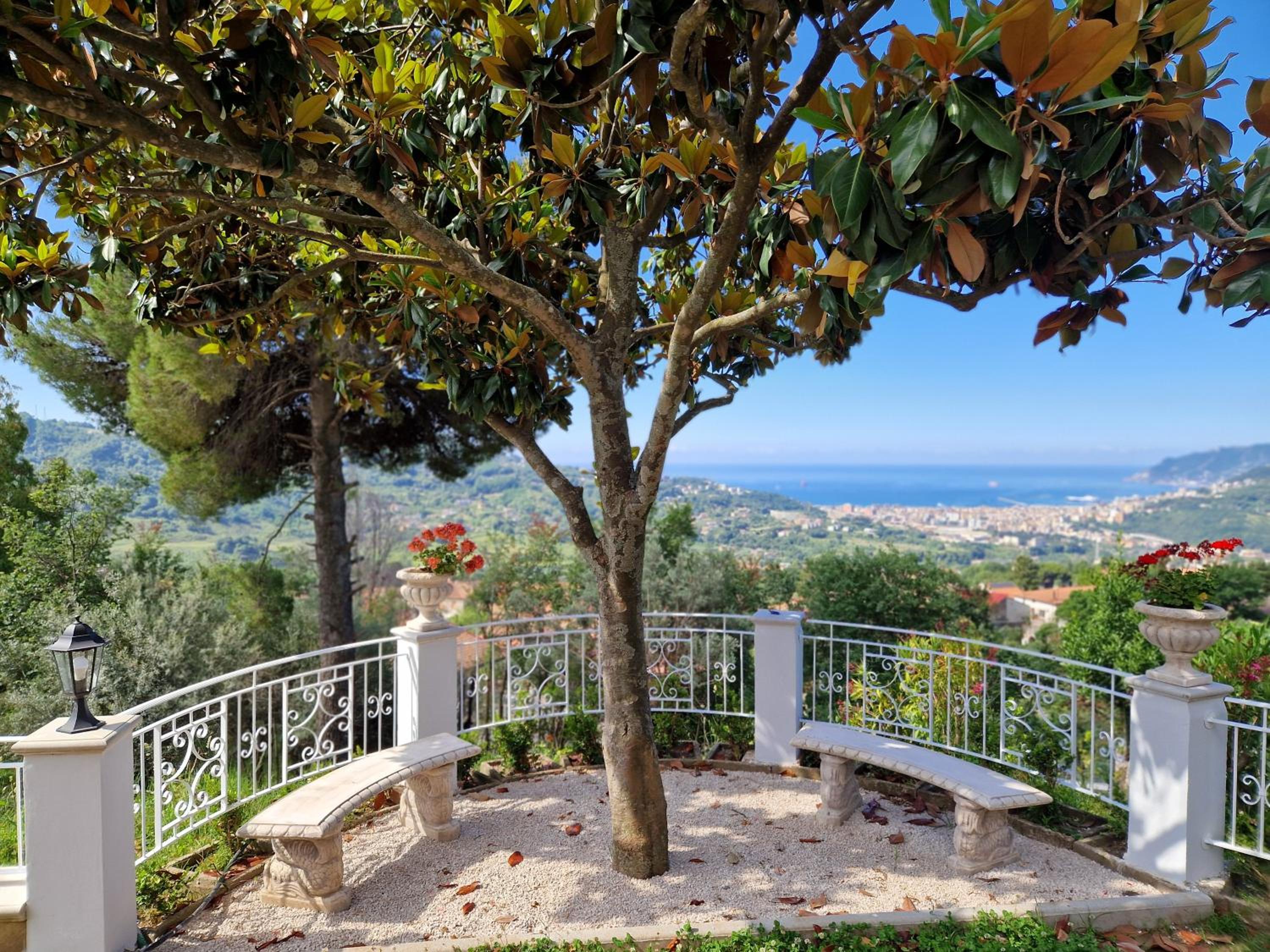 VILLA ESMERALDA