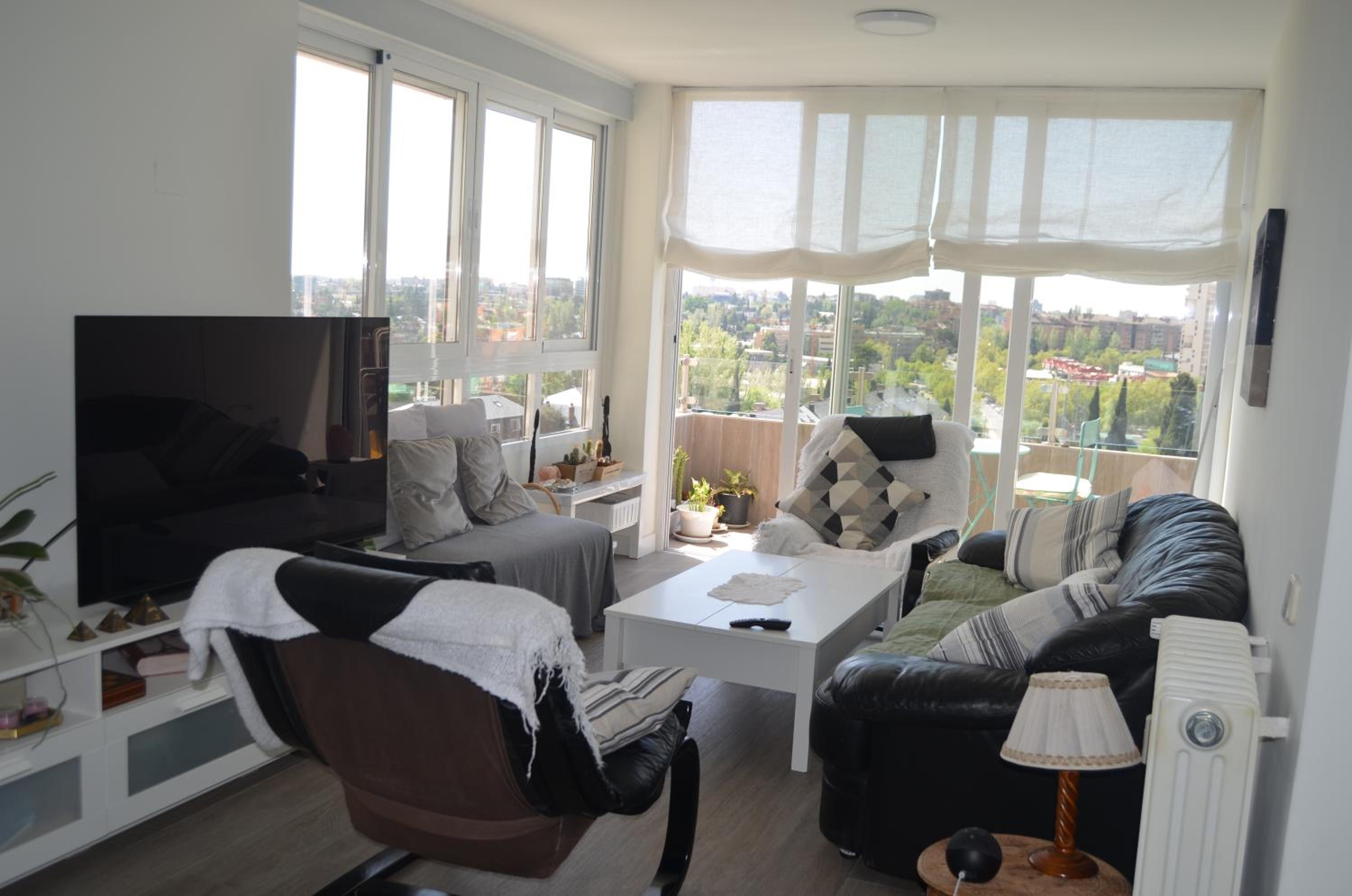 Luxury renovated apartment with terrace in Madrid