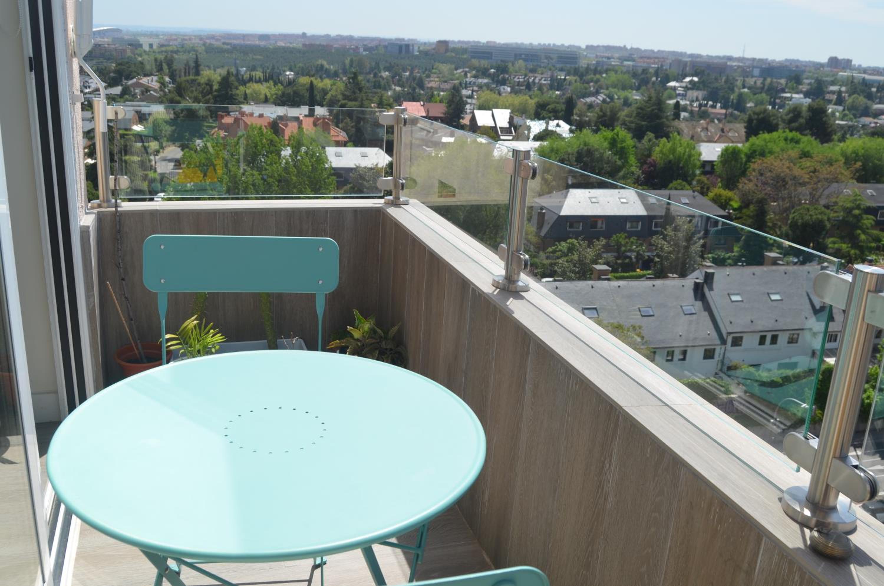 Luxury renovated apartment with terrace in Madrid