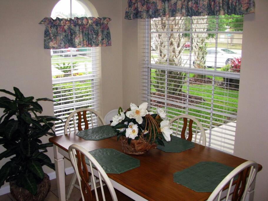Close To DISNEY and UNIVERSAL - Private Vacation Home - Private Pool - Free BBQ - FAMILY FUN !!!