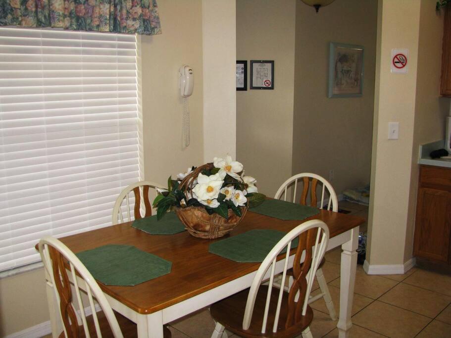 Close To DISNEY and UNIVERSAL - Private Vacation Home - Private Pool - Free BBQ - FAMILY FUN !!!