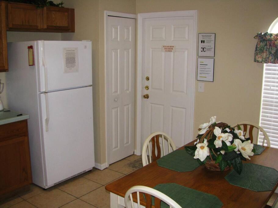 Close To DISNEY and UNIVERSAL - Private Vacation Home - Private Pool - Free BBQ - FAMILY FUN !!!