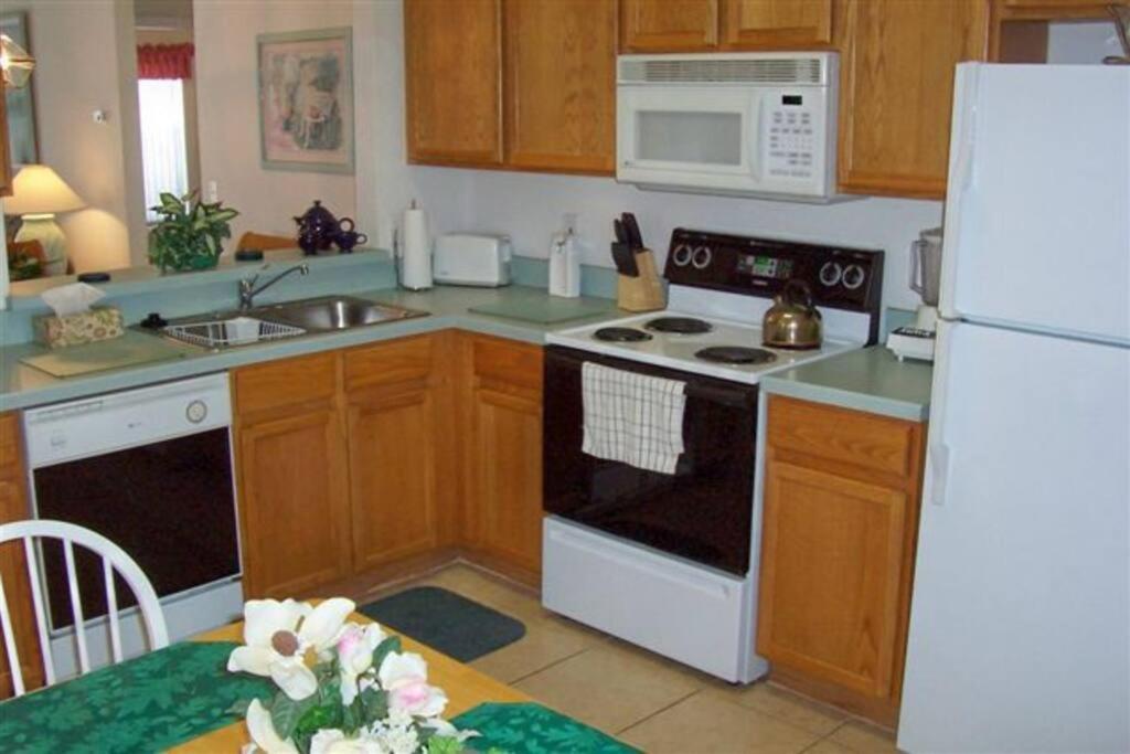 Close To DISNEY and UNIVERSAL - Private Vacation Home - Private Pool - Free BBQ - FAMILY FUN !!!