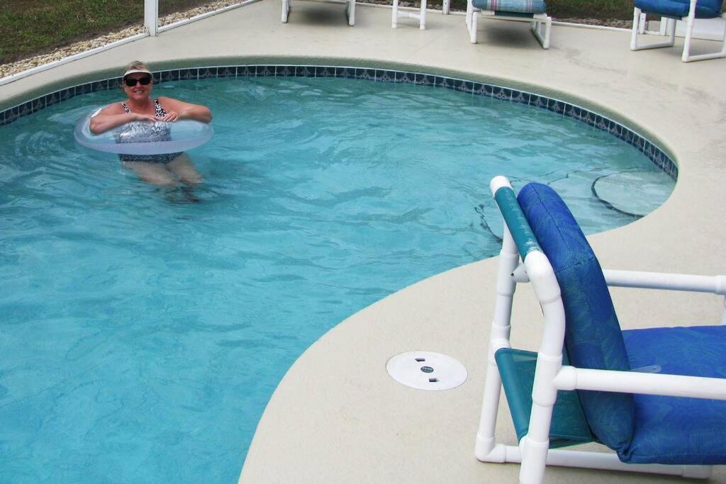 Close To DISNEY and UNIVERSAL - Private Vacation Home - Private Pool - Free BBQ - FAMILY FUN !!!
