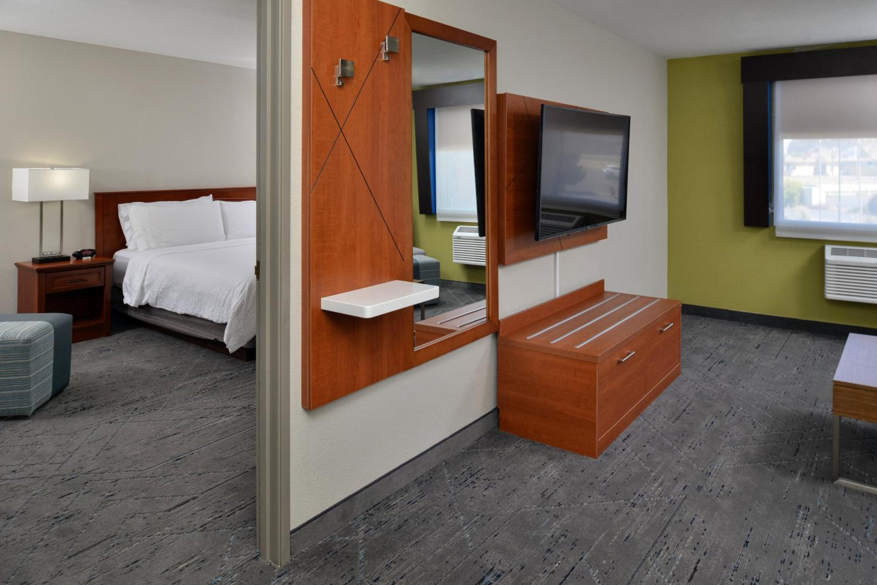 Farmington Vacations - Holiday Inn Express Hotel  Suites Farmington, an IHG Hotel - Property Image 61
