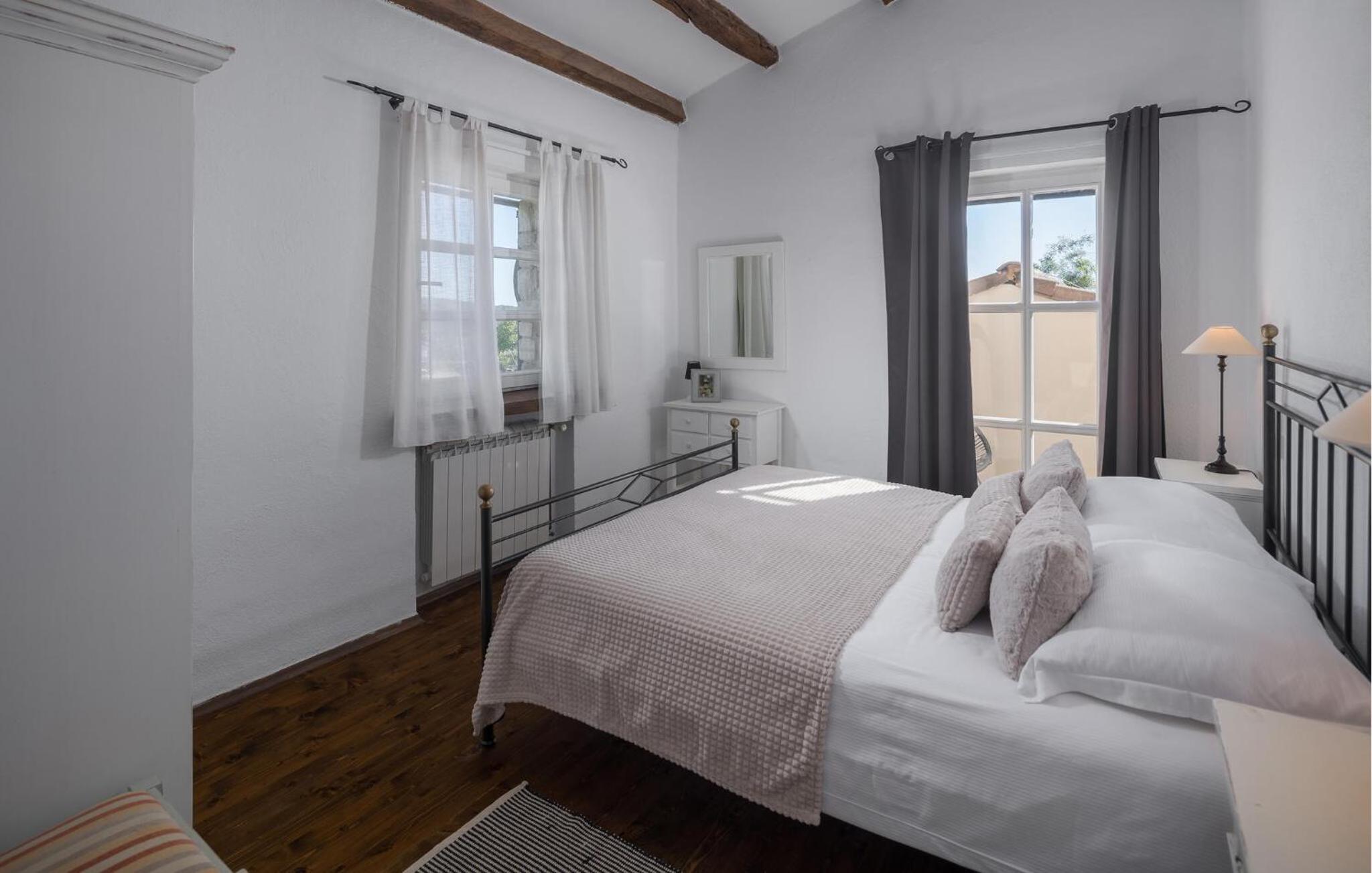 Luxurious Home In Visnjan view 3