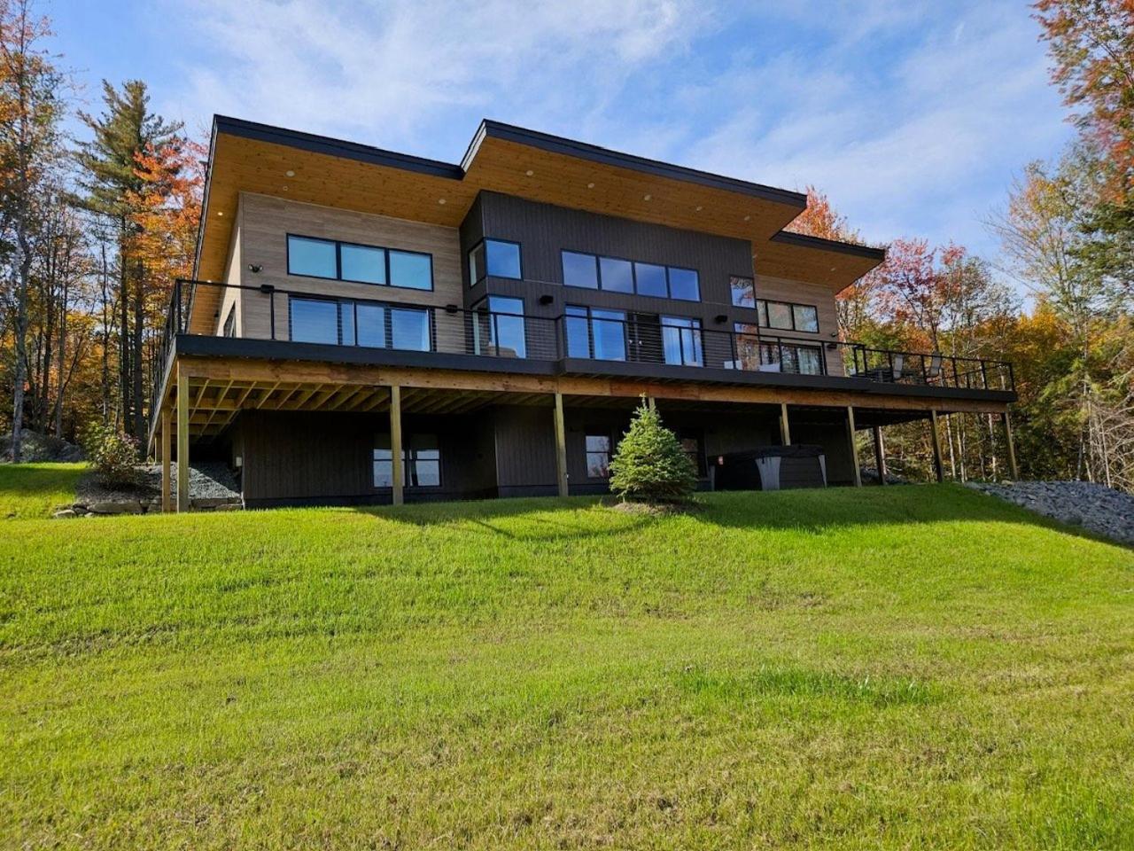 1A Maple Lodge Stunning luxury Scandinavian style home with great views