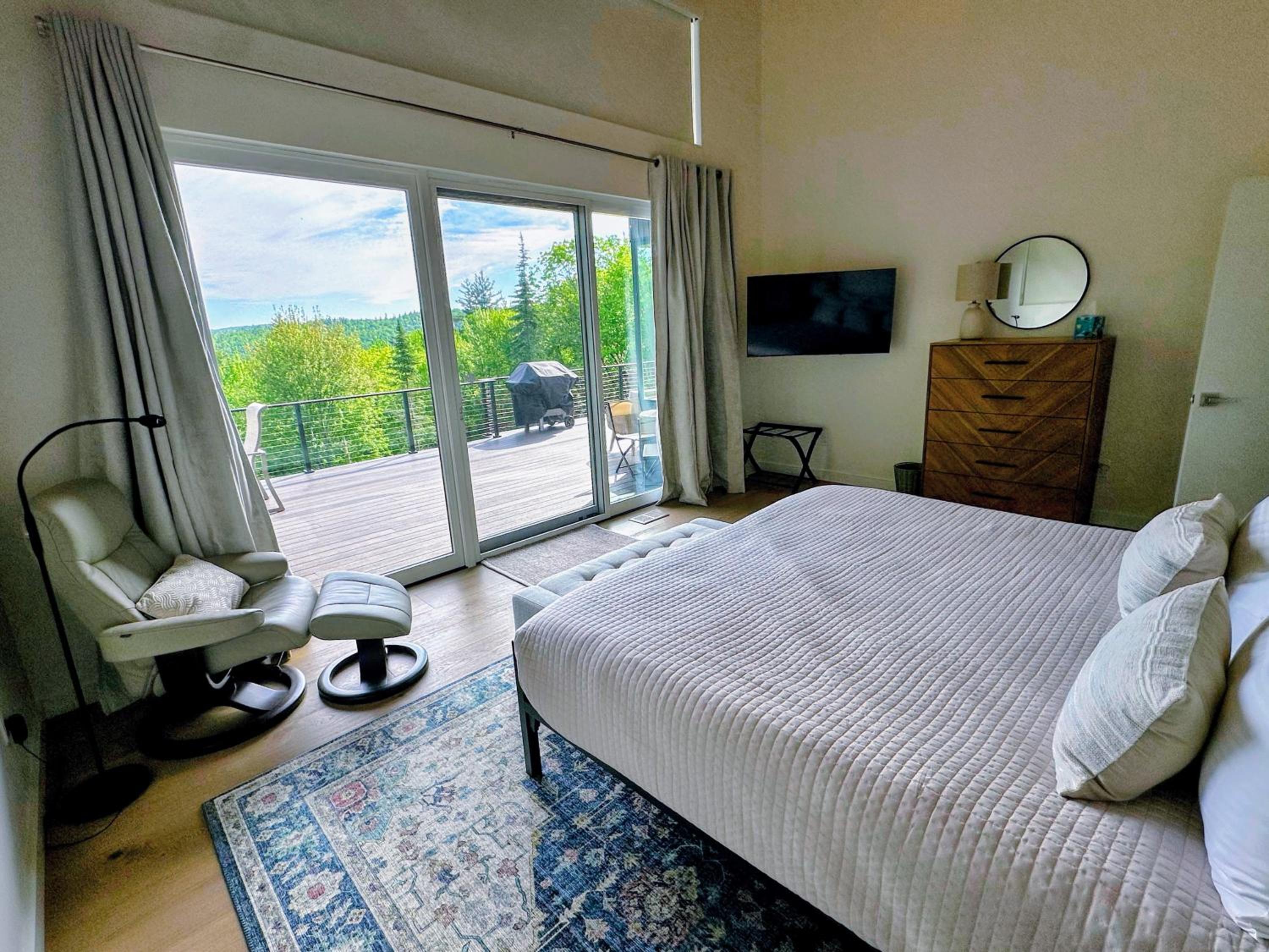 1A Maple Lodge Stunning luxury Scandinavian style home with great views