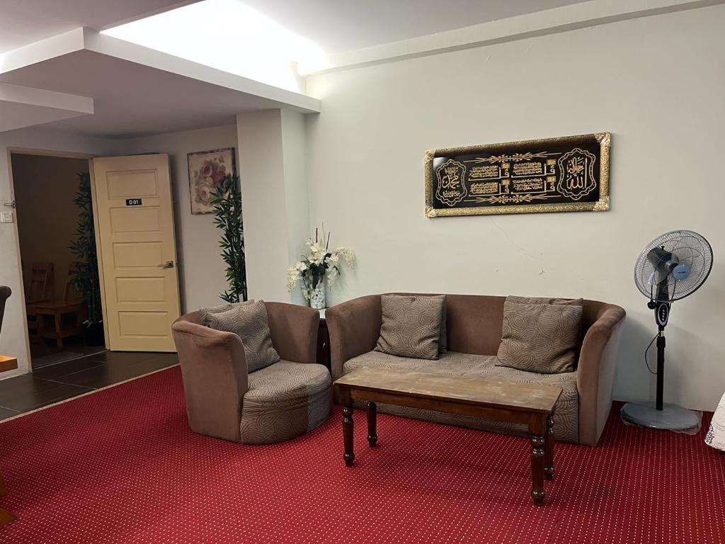 Nik Adik Khalifa Suites Apartment photo 4