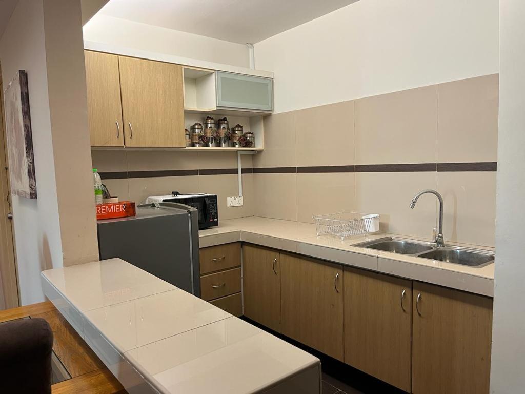 Nik Adik Khalifa Suites Apartment photo 5