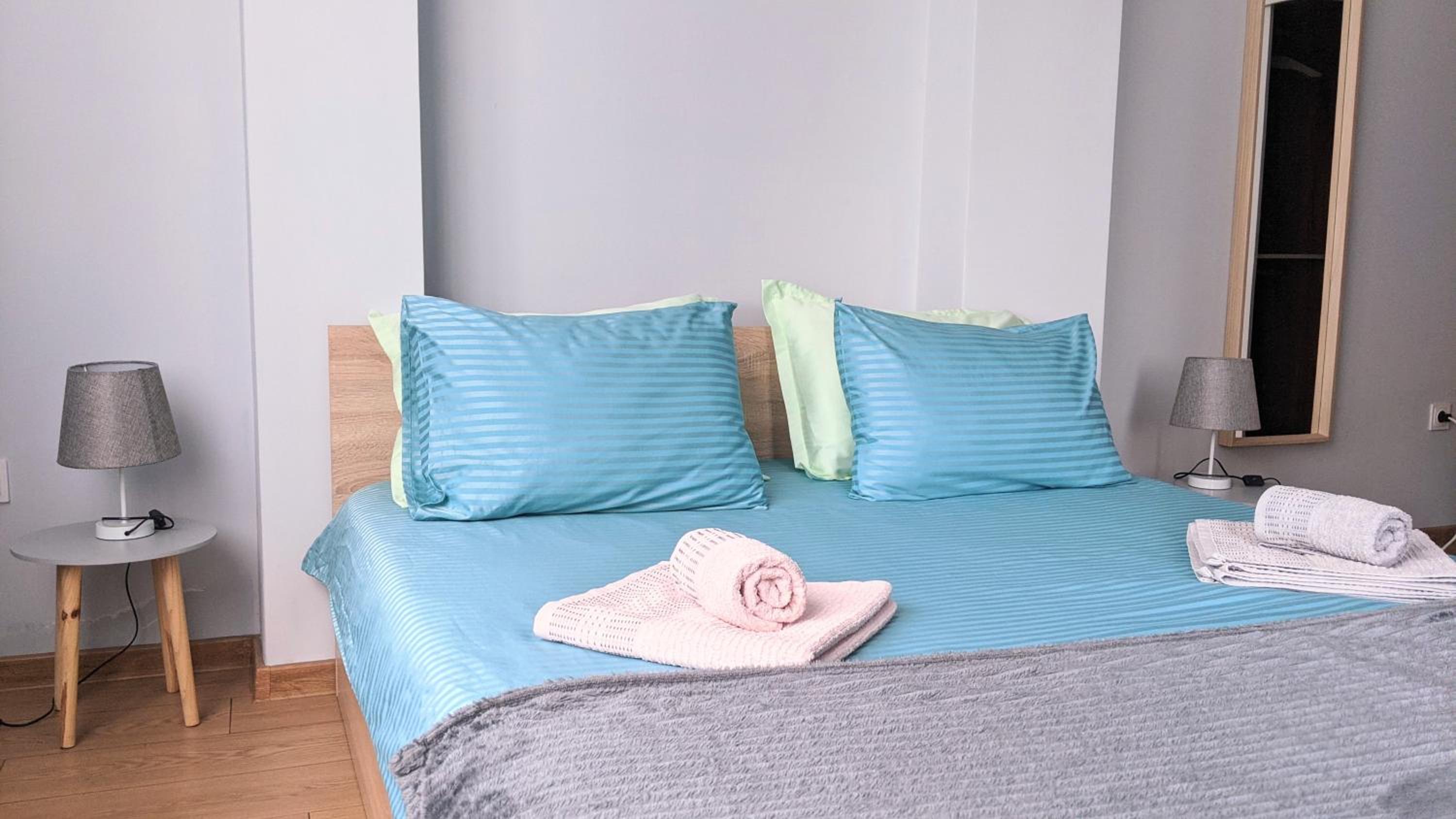 Lux 1 Apartment with Free Parking