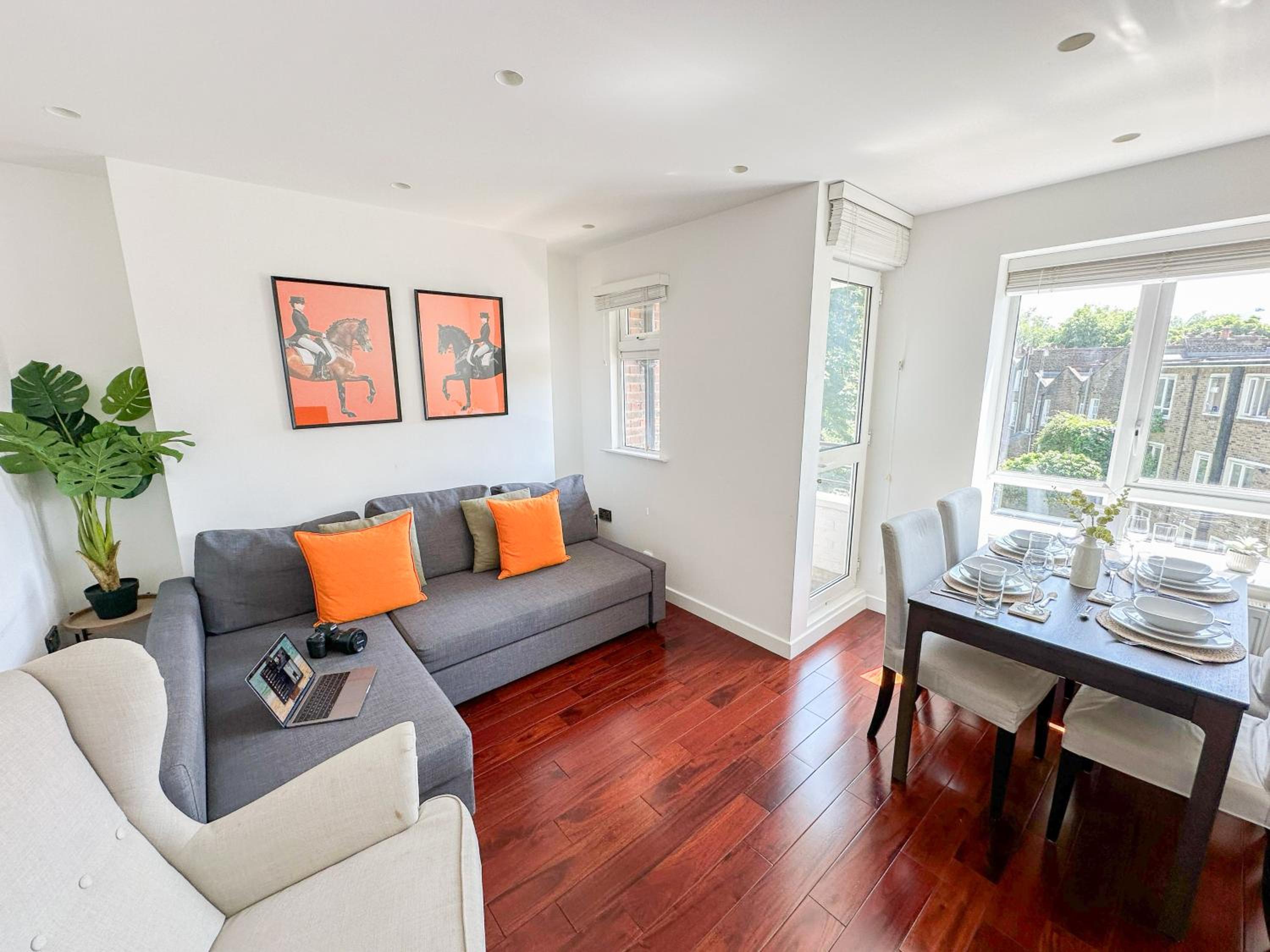 Charming 2-bedroom flat with private balcony near Islington Station, Canonbury
