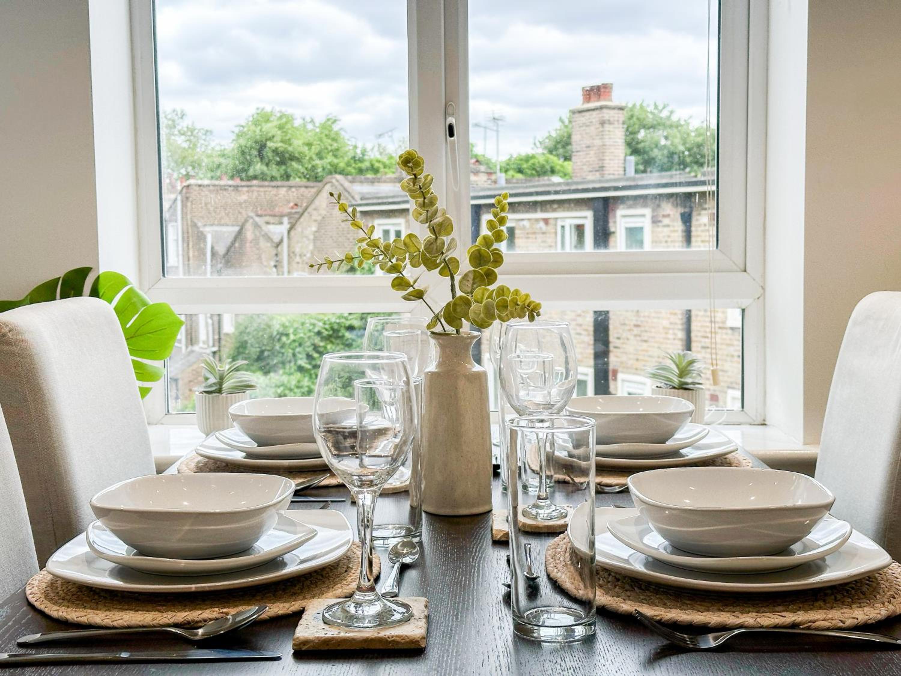 Charming 2-bedroom flat with private balcony near Islington Station, Canonbury