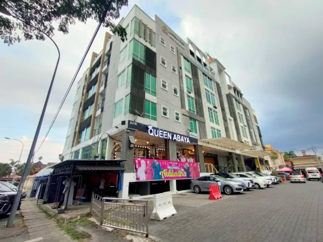 Nik Adik Khalifa Suites Apartment photo 8