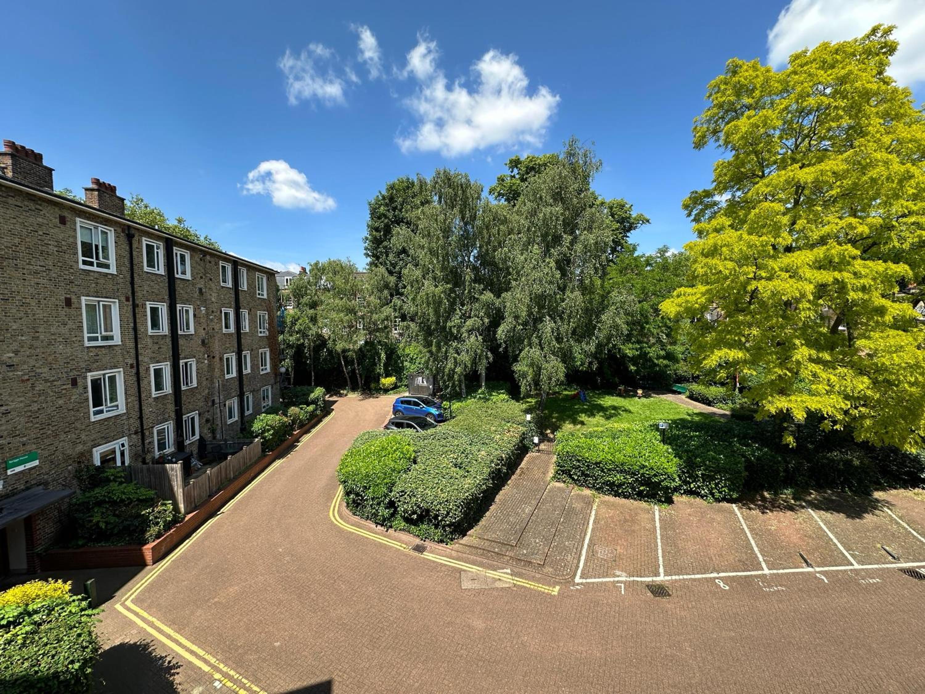 Charming 2-bedroom flat with private balcony near Islington Station, Canonbury