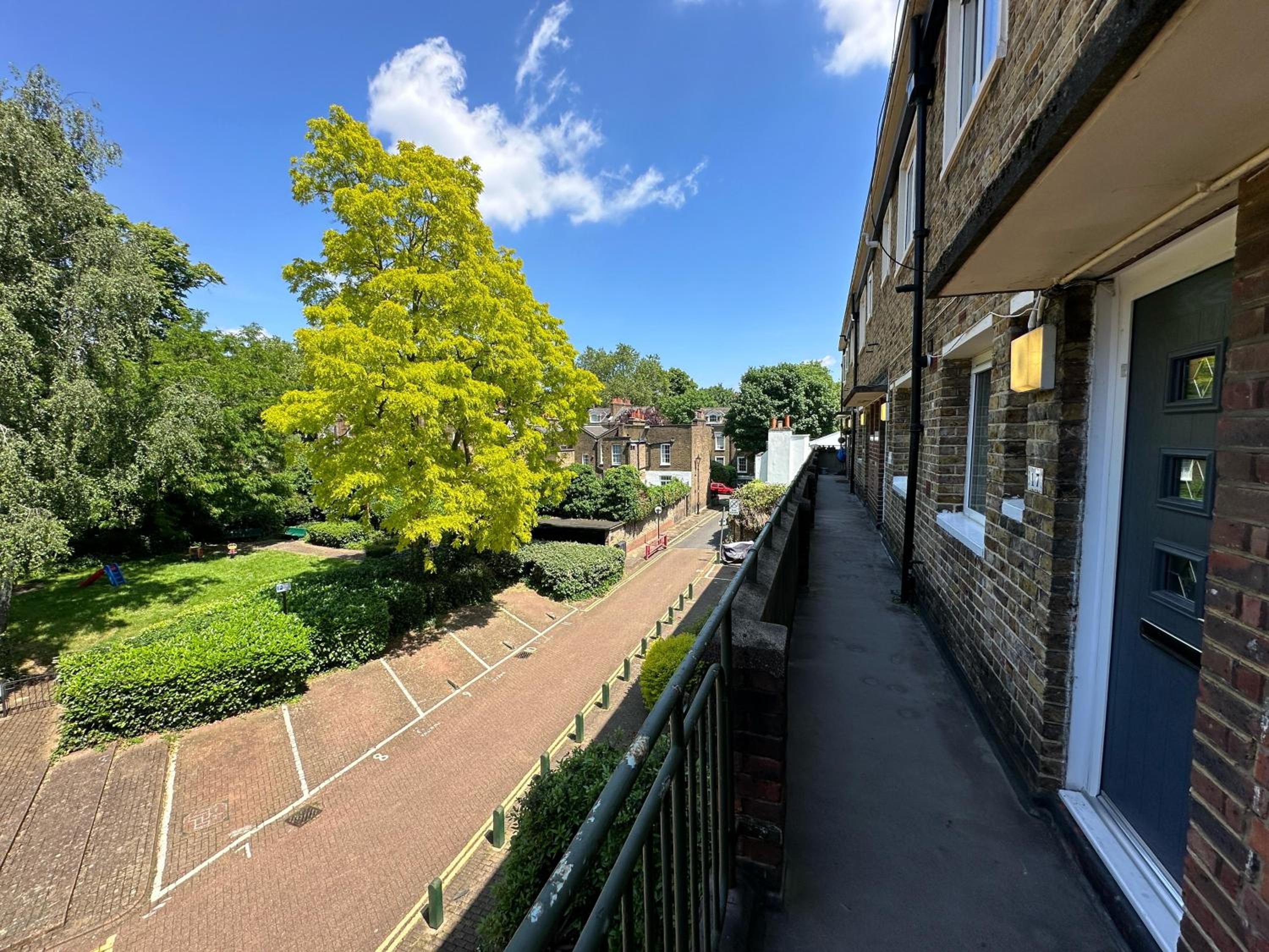 Charming 2-bedroom flat with private balcony near Islington Station, Canonbury